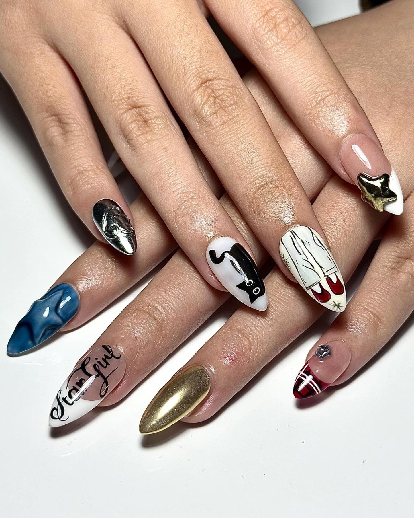 Y2K Cartoon Press On Nails | Black Cat Star Nails | Trendy Girl Nails | Cute Edgy Nail Design |Gold Detail Nails | Chrome Nail Set|HC1312IC