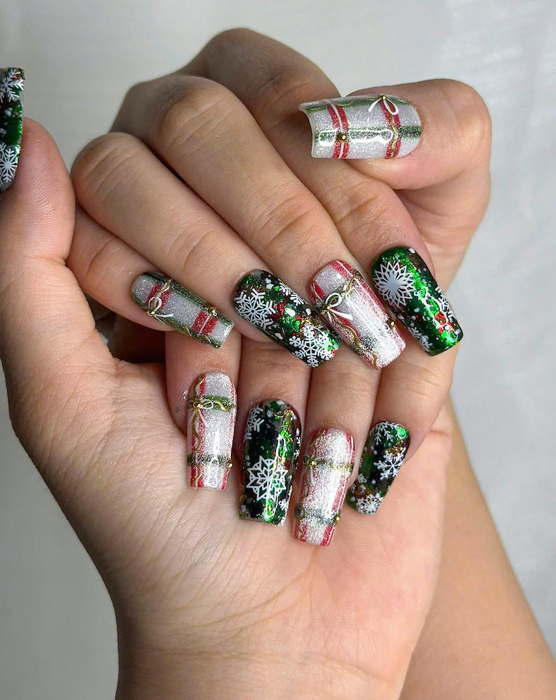 Holiday Sparkle Green Press On Nails For Christmas | Red Green Christmas Nails | Snowflake Glitter Nail Art | Festive Press Ons | Winter Nails | JC227HC