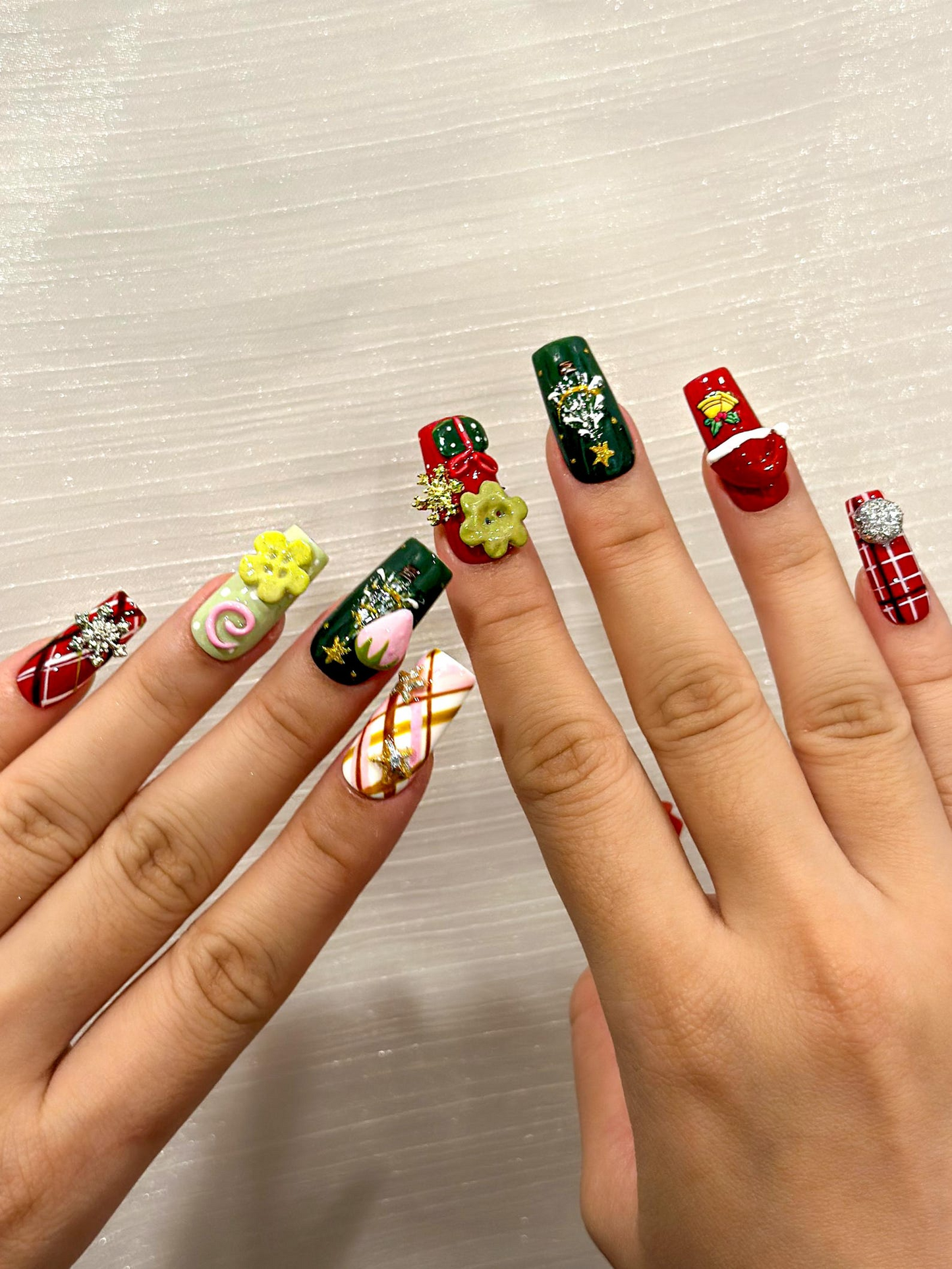 Gift Garden Press On Nails For Christmas |Festive Winter Nail Art | Christmas Tree & Bow Nails | Red Green Holiday Press Ons | JB229EC