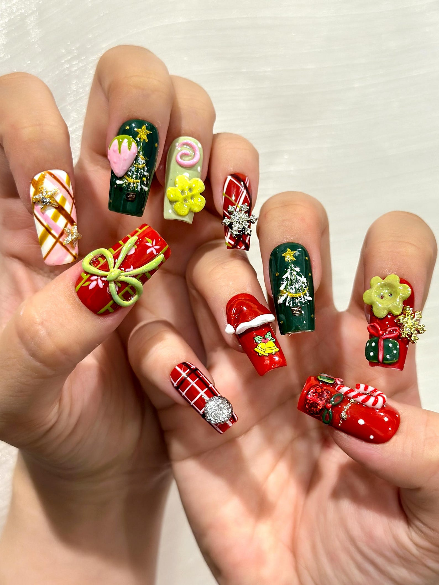 Gift Garden Press On Nails For Christmas |Festive Winter Nail Art | Christmas Tree & Bow Nails | Red Green Holiday Press Ons | JB229EC