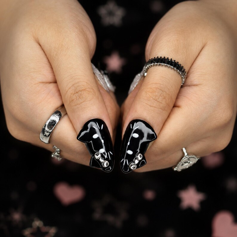 Black Cat Press On Nails with Chrome Heart , Gothic Silver Glitter Fake Nails , Handmade Celestial Nails for Halloween Nails Set , OB478WC