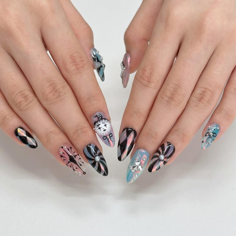 Clown Press On Nails with Vintage Clock, Harlequin Fake Nails in AlmondShape, Handmade Gothic Nail Art for Halloween, Party, Cosplay OB480UC