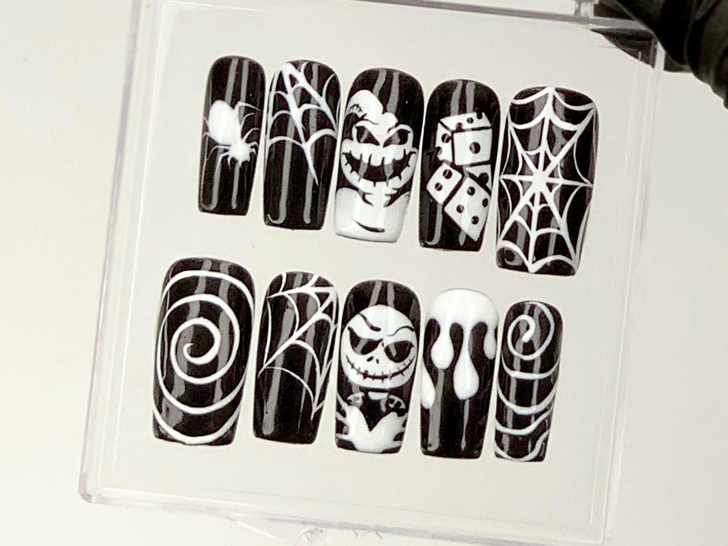 Spooky Halloween Press On Nails | Creepy Cute Nail Art | 3D Spider Web and Skull Acrylic Nails | Gothic-Inspried Fake Nails | Custom| HD562Y