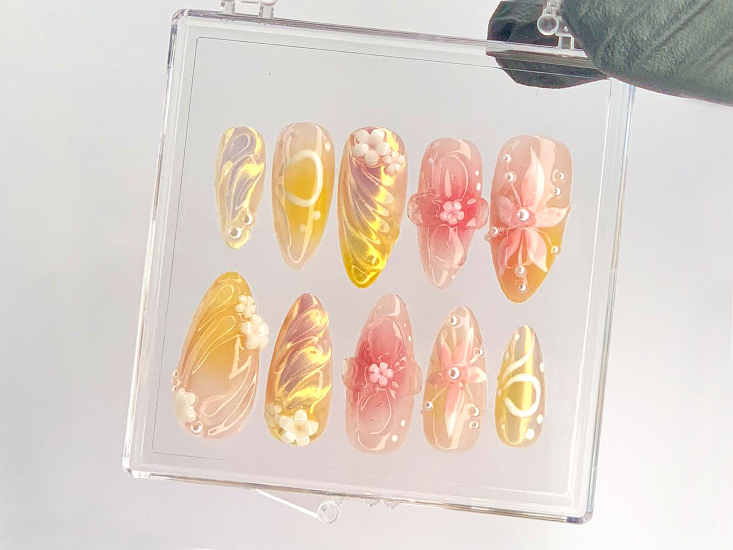 Floral Fantasy Press On Nails | Golden Elegance Fake nails| Chic Blossoms Nail Art | Pretty Petals Nail Charms | Wedding Nails | HD527YL